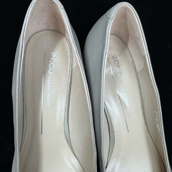 Ecco Women's Taupe Block Heel Shoes - Picture 3 of 9